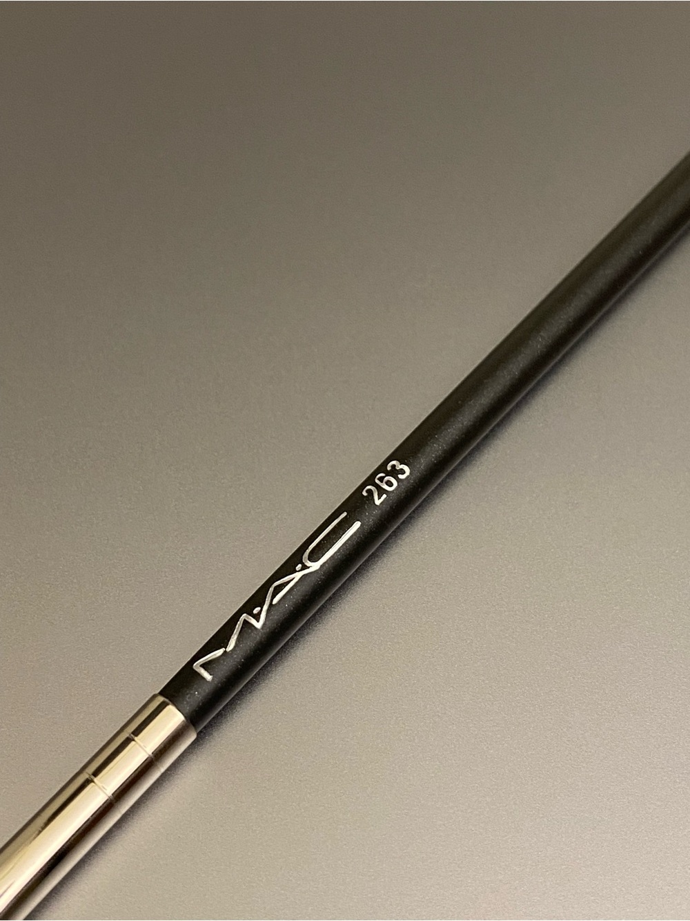 MAC 263 Small Angle Brush - Picture 4 of 6